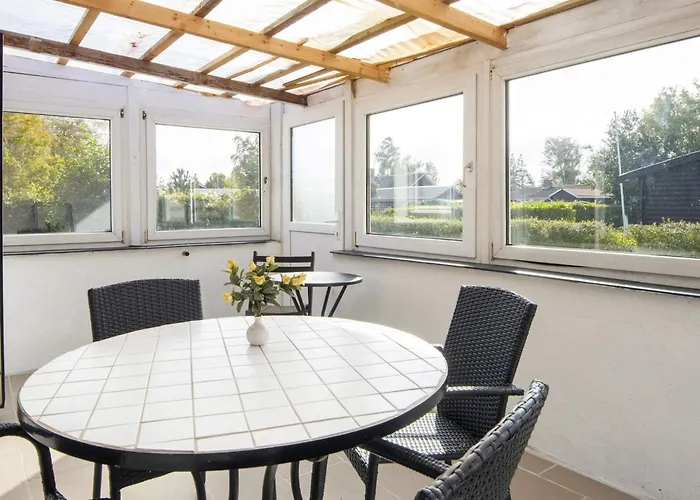 3 Person In Sydals-by Traum *